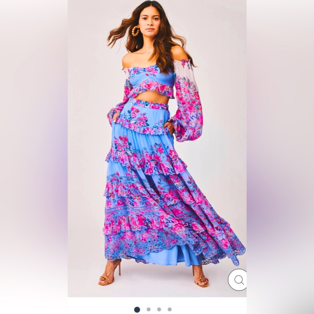 Hemant and Nandita Mila Crop Top & Skirt Set (Size L)